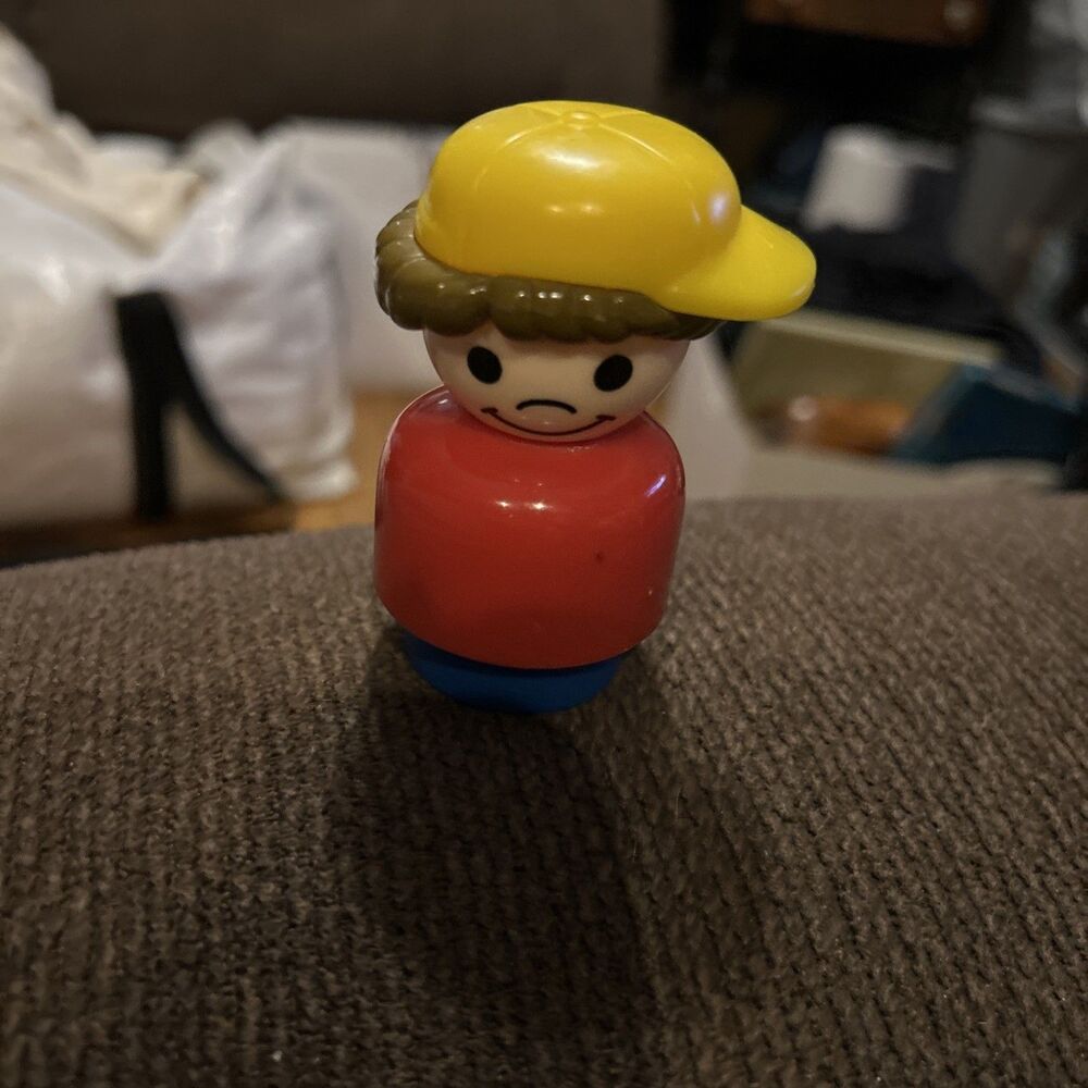 VTG HTF 3” FISHER PRICE CHUNKY LITTLE PEOPLE YELLOW HAT RED SHIRT FIGURE